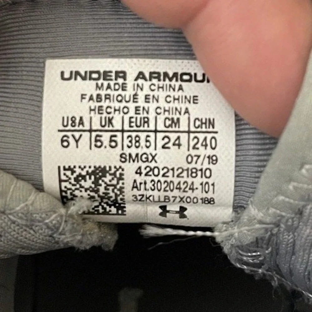 Under Armour Curry 0.5 Boys Basketball Shoes Mod Gray‎ White 3020424-101 Size 6Y